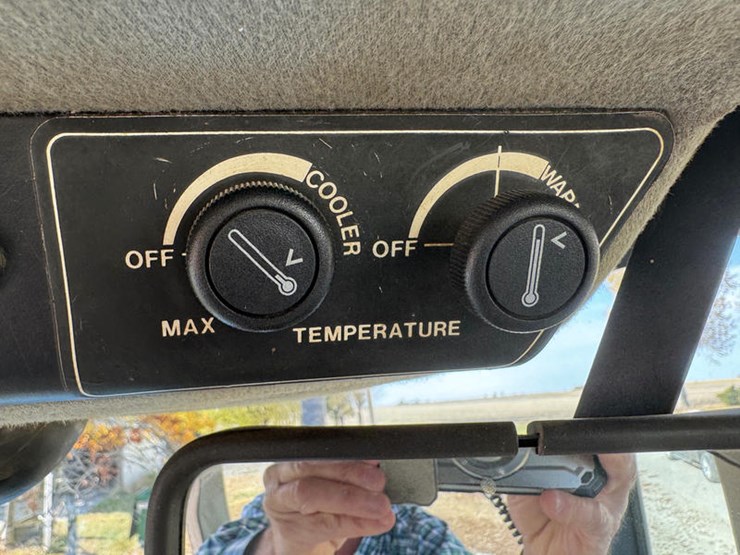 1989-ford-876-image-23