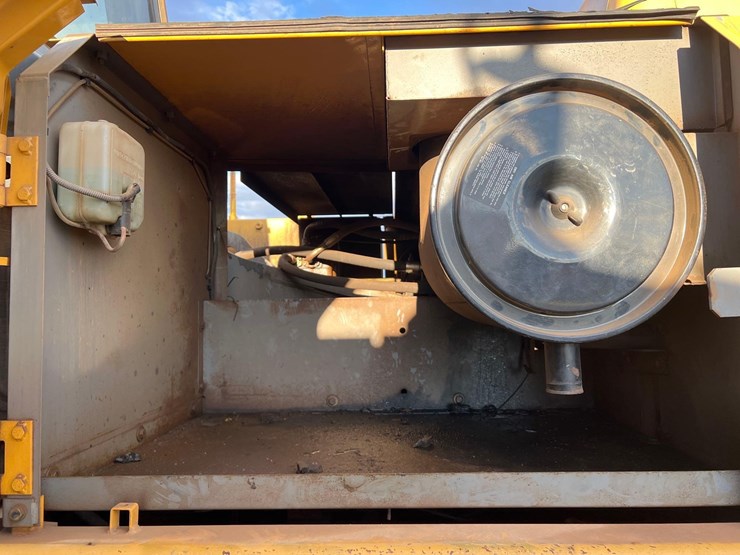 2005-john-deere-330cl-image-16