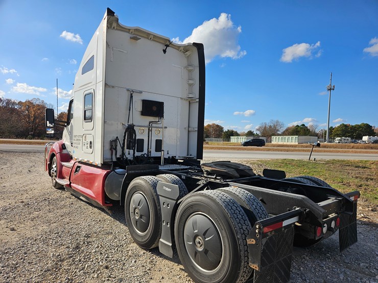 2021-kenworth-t680-image-13