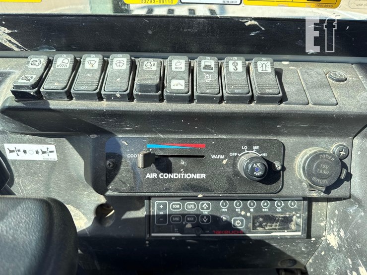 2020-takeuchi-tb260-image-32