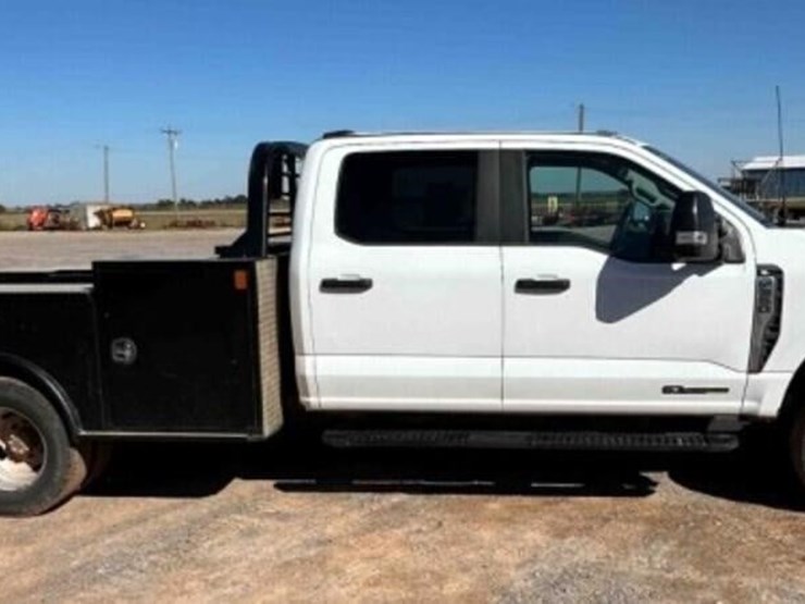 2024-ford-f350dually-1-ton-image-2