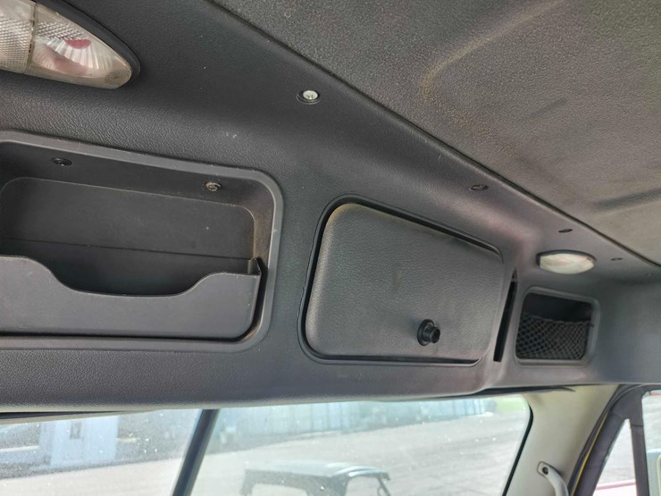 2016-freightliner-semi,-tag-#646-image-22