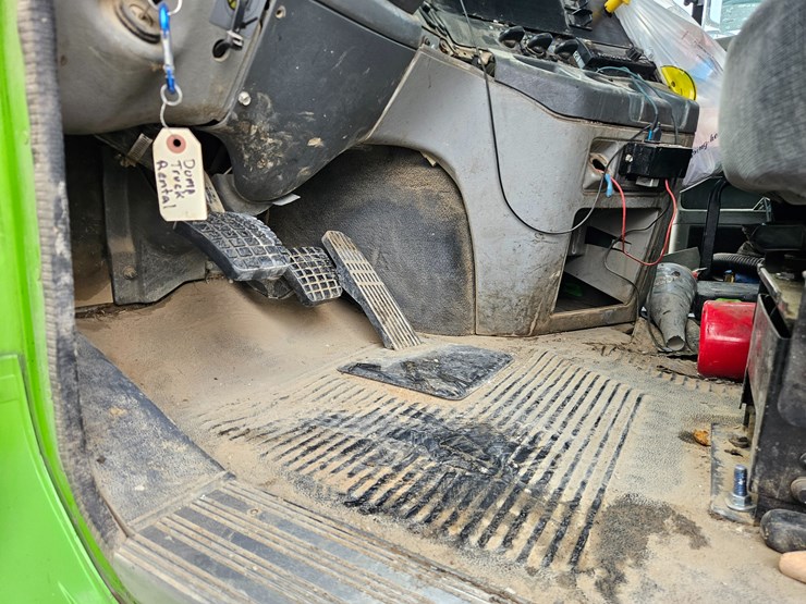 freightliner-columbia-112-image-67