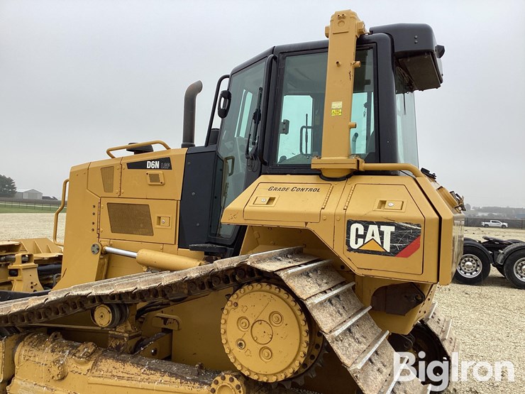 2017-caterpillar-d6n-lgp-image-17