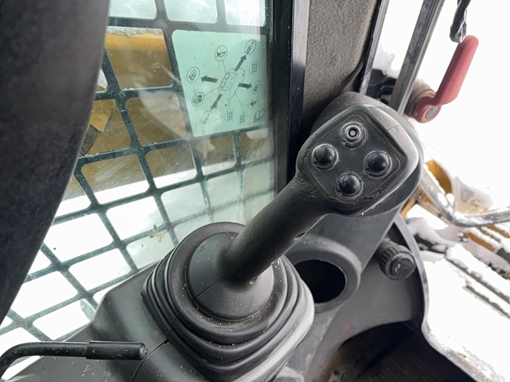 2015-caterpillar-246d-image-11