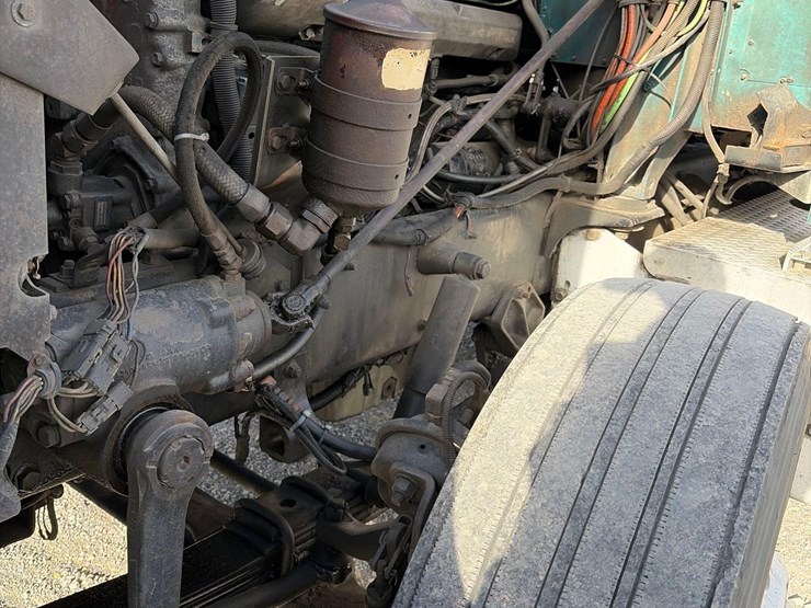 1999-eagle-road-tractor-image-13