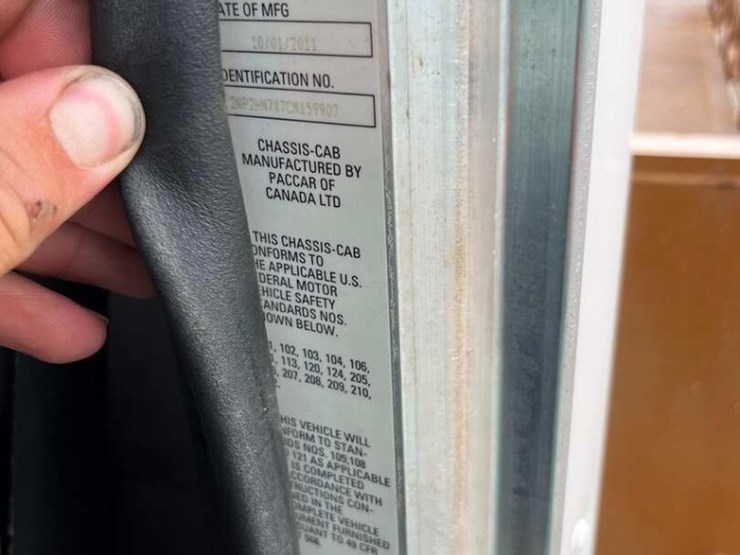 2012-peterbilt-337-image-8