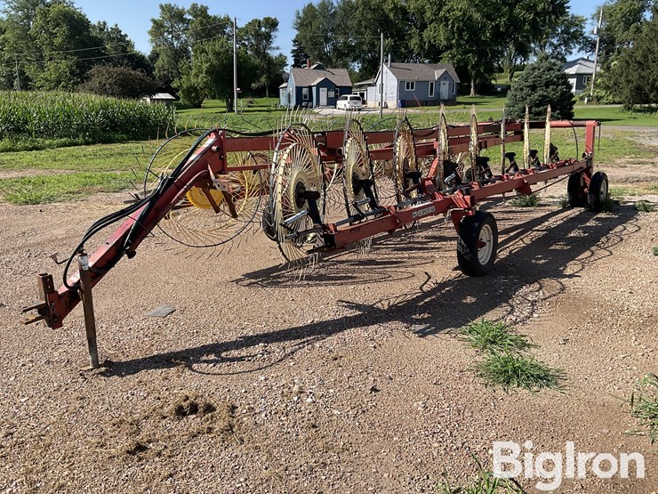 h&s-bf14hd-14-wheel-rake-image-1