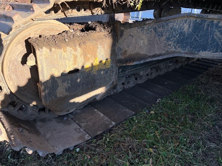 deere-245g-lc-image-11