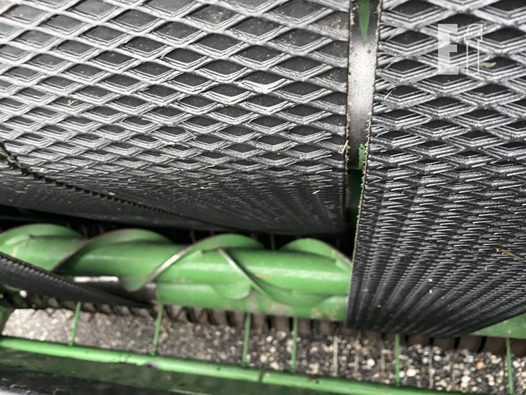 2022-john-deere-560m-image-23