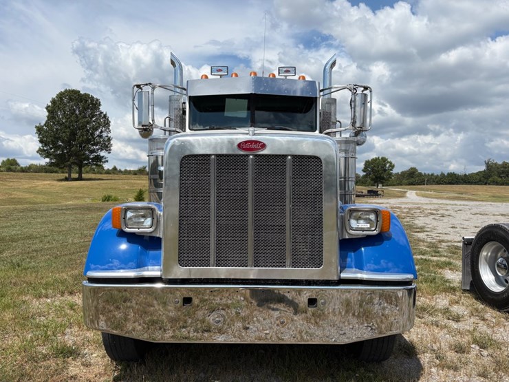 peterbilt-367-image-2
