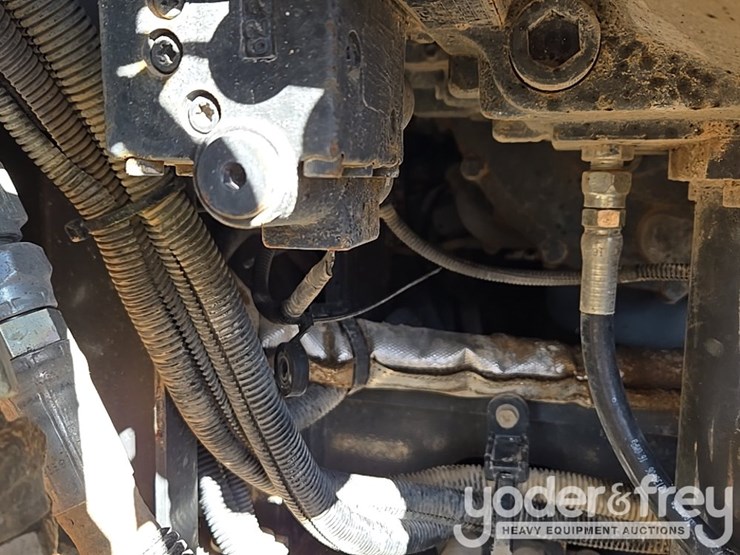 2021-case-cx210-lc-image-129