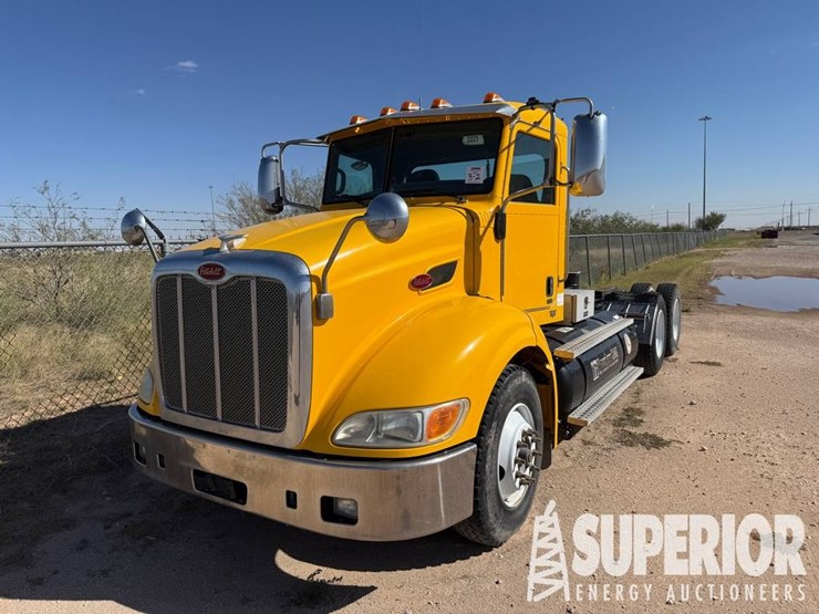 2014-peterbilt-384-image-1