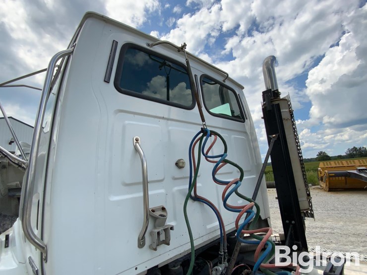 2007-sterling-at9500-image-11