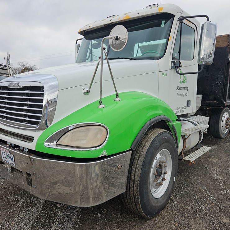 FREIGHTLINER COLUMBIA 120