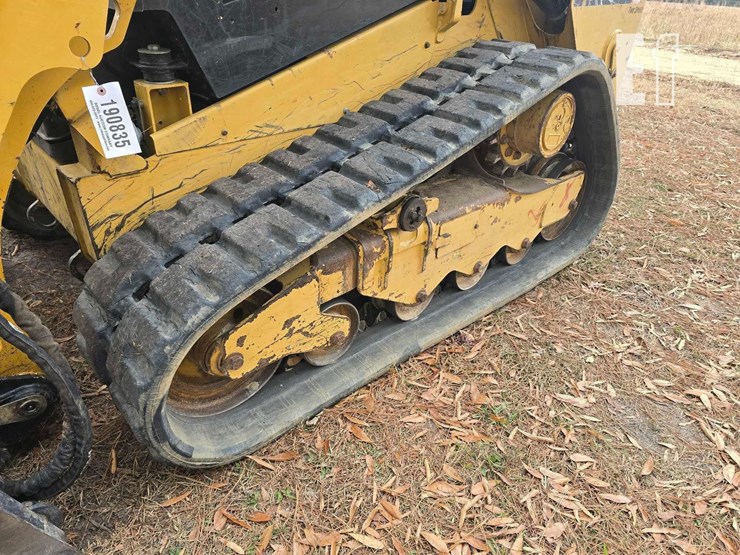 2015-caterpillar-259d-image-13