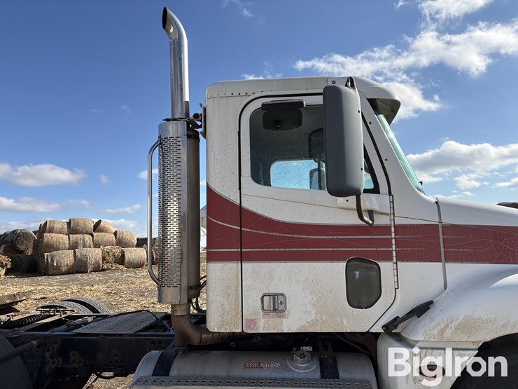 2005-freightliner-columbia-120-image-16