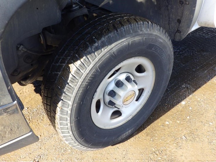 2004-chevrolet-2500hd-image-14