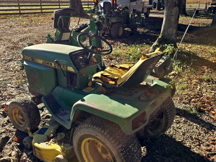 john-deere-330-image-4