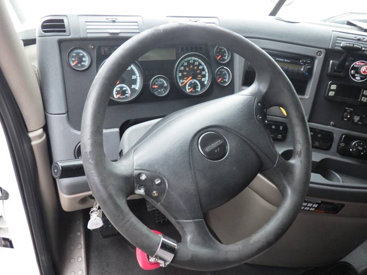 freightliner-cascadia-125-image-18