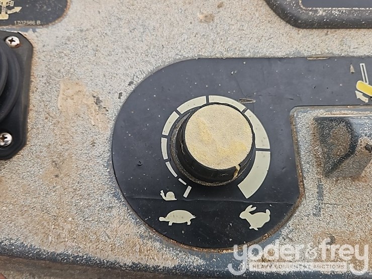 2016-jlg-800aj-image-37