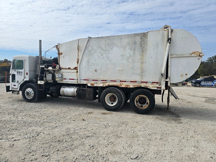 2003-peterbilt-320-image-11