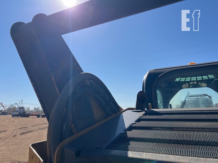 caterpillar-262d-image-12