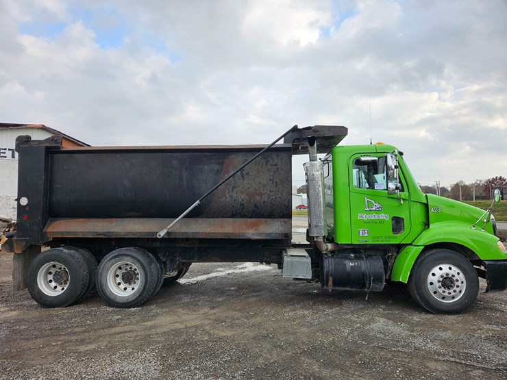 freightliner-columbia-112-image-22