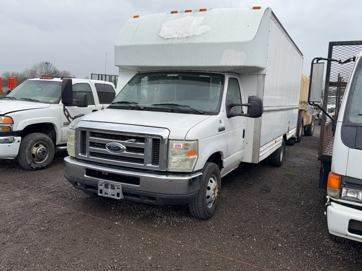 2008-ford-e350-image-1