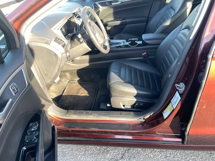 #1388-•-2015-ford-fusion-(has-wi-title)-(of)-image-44