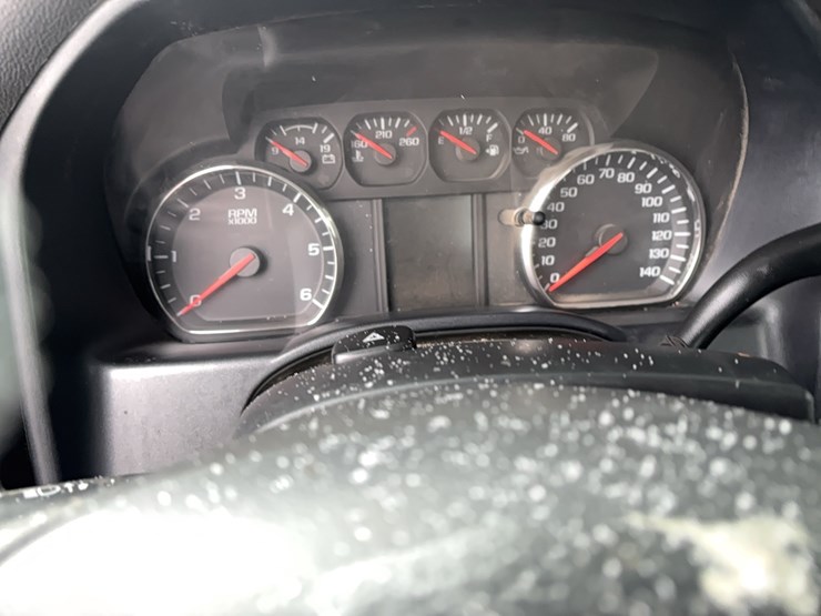 2016-chevrolet-2500hd-image-18