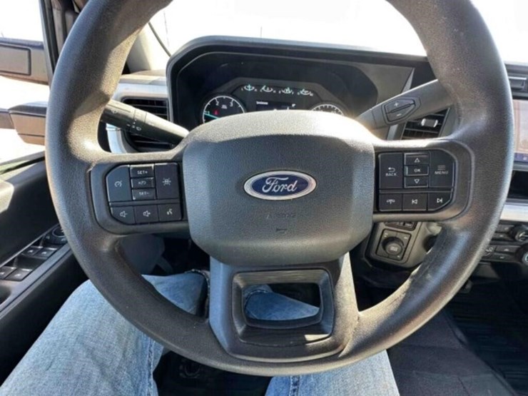 2024-ford-f350dually-1-ton-image-39