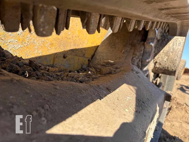 2017-deere-323e-image-11