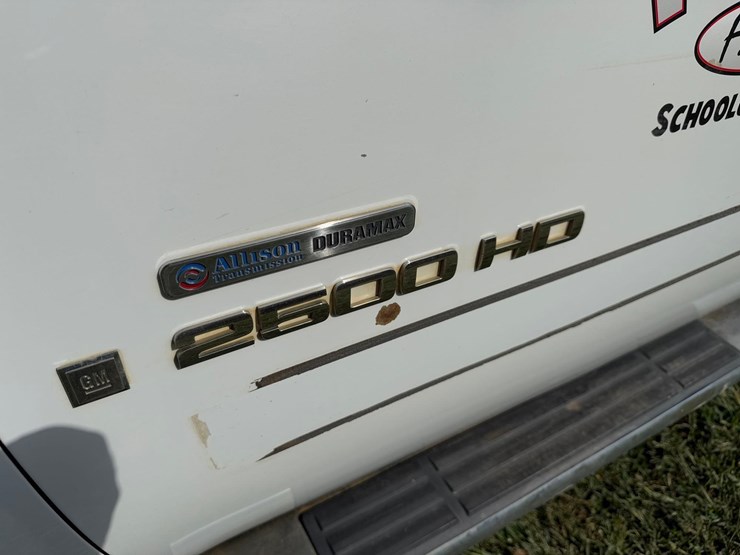 2009-gmc-2500-image-8