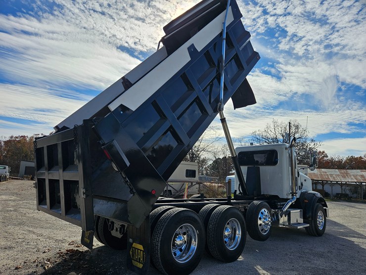 2009-peterbilt-365-image-33