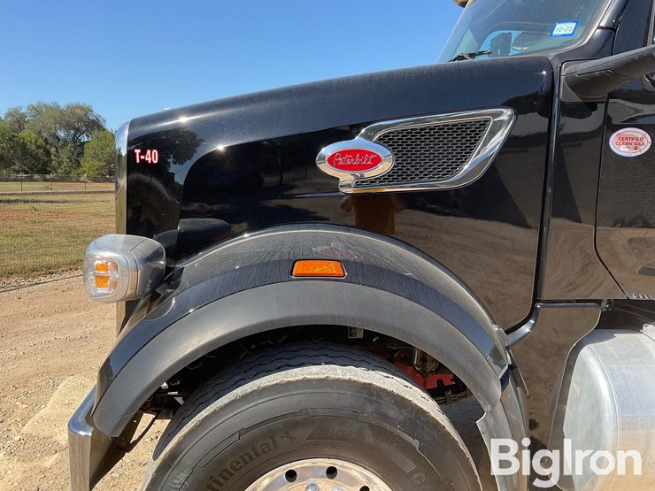 peterbilt-567-image-10