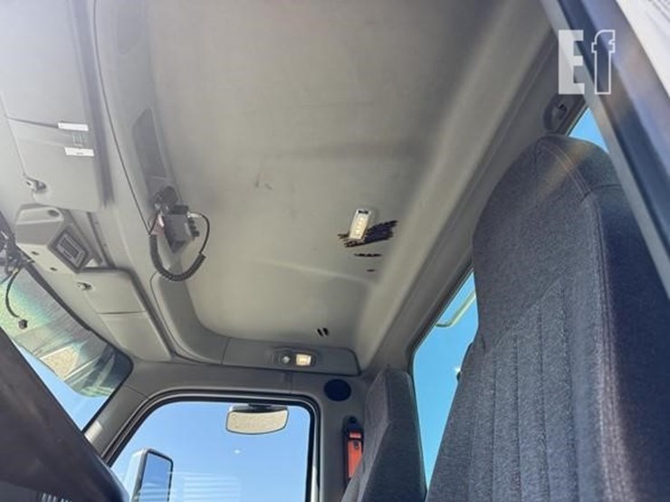 2019-peterbilt-579-image-6