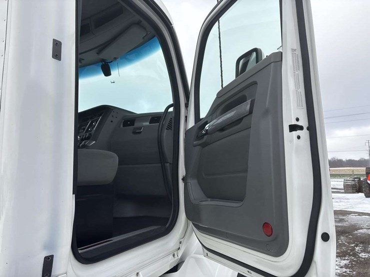 2018-kenworth-t680-image-18