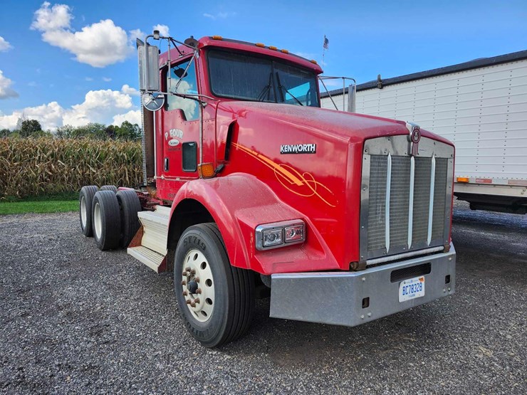 2011-kenworth-t800-image-18