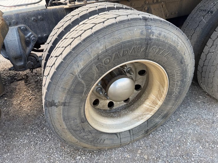 2016-kenworth-t880-image-13