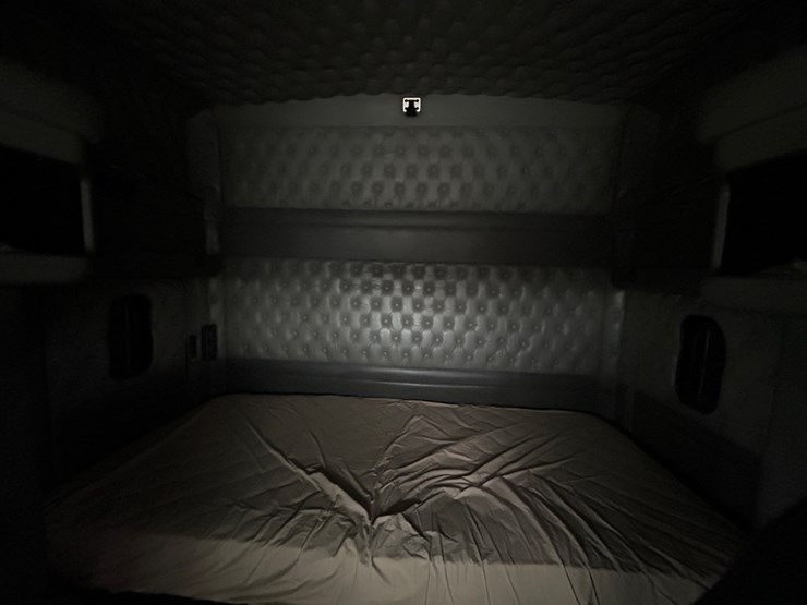 2005-kenworth-w900l-image-18