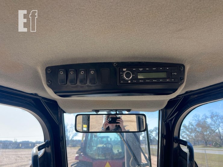 2022-caterpillar-d3-lgp-image-39