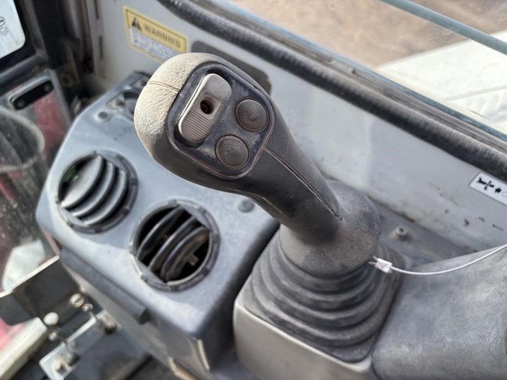 2012-takeuchi-tb180fr-image-33