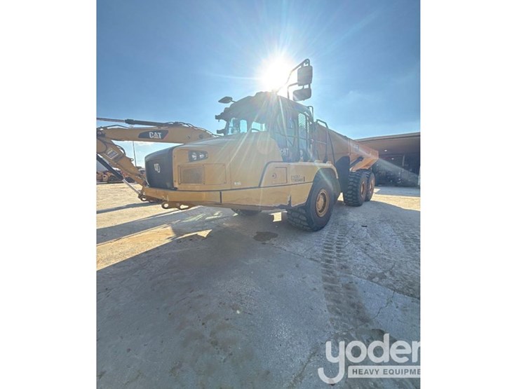 caterpillar-725-image-1