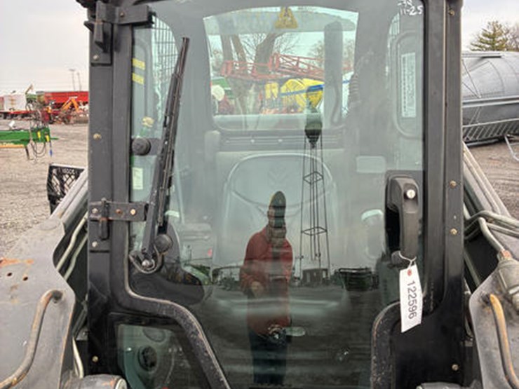 new-holland-l230-image-21