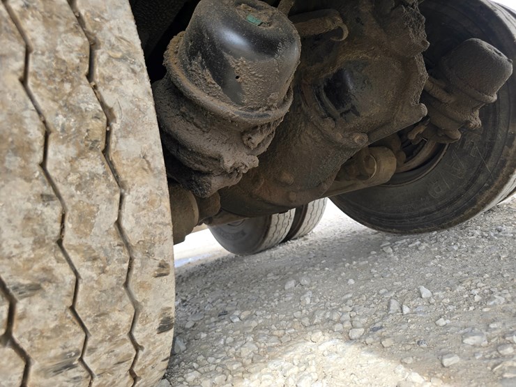 2003-peterbilt-320-image-105