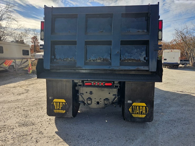 2009-peterbilt-365-image-16