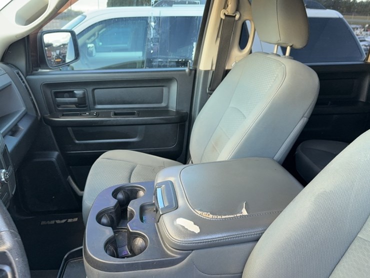 2014-dodge-1500-image-18