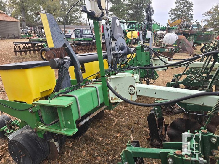 john-deere-1700-image-11