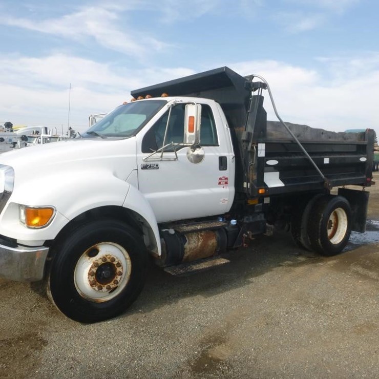 2015 FORD F750